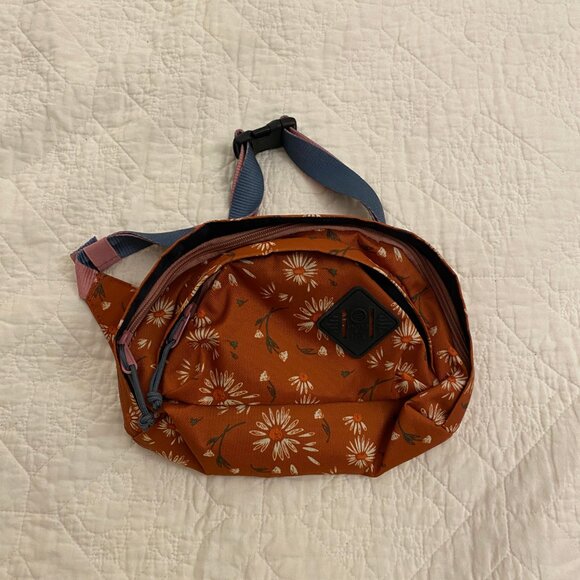 United by Blue 25L Convertible Carryall Backpack & 3L Utility Fanny Pack Bundle - Picture 9 of 12